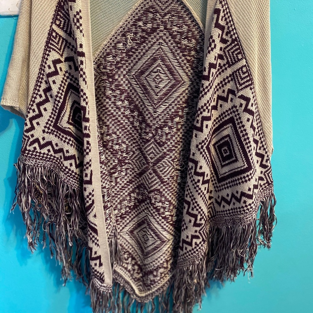 Patterned Shaw - Picture 2 of 2